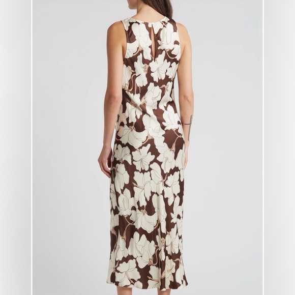 Rails Gabriella Floral Ruched Satin Midi
Dress Size Medium - Picture 2 of 3